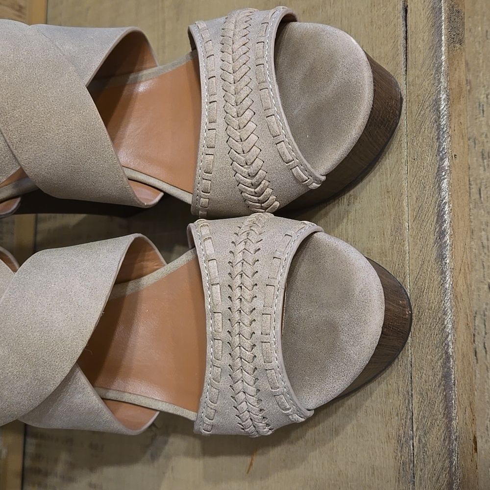 Indigo Rd Tan Wedge Sandals Size 6.5 - Picture 10 of 11